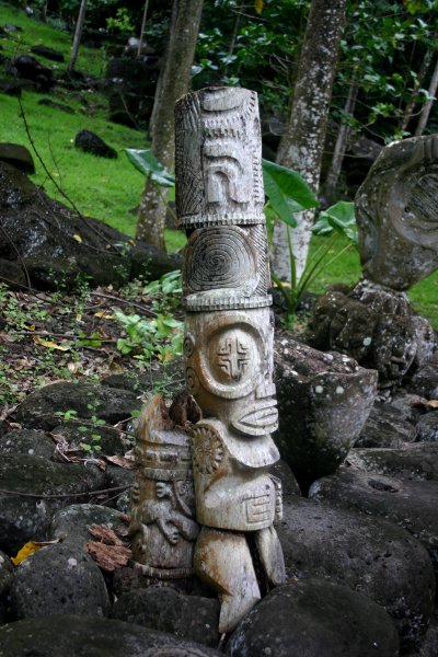 Hand on the belly of tiki symbolize 